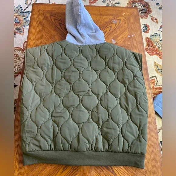 Quilted Green Puffer Hoodied Vest - Picture 5 of 5